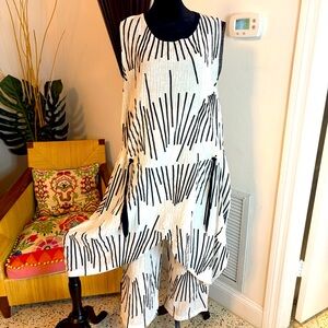 Women’s Black & White Striped Wide-Leg Pantsuit Set